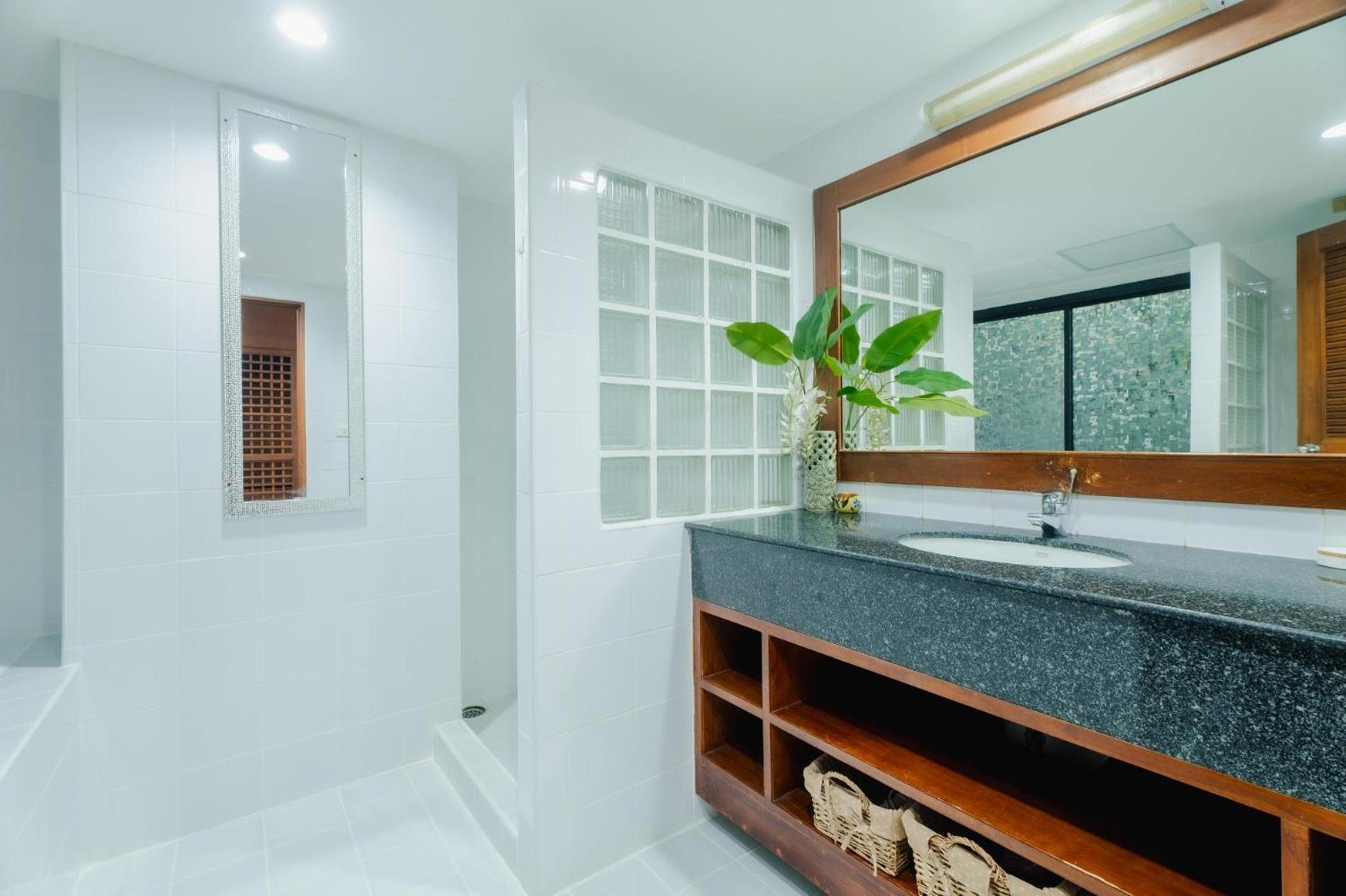 The Sands 2 Bedroom Apartment Naiharn Nai Harn Esterno foto